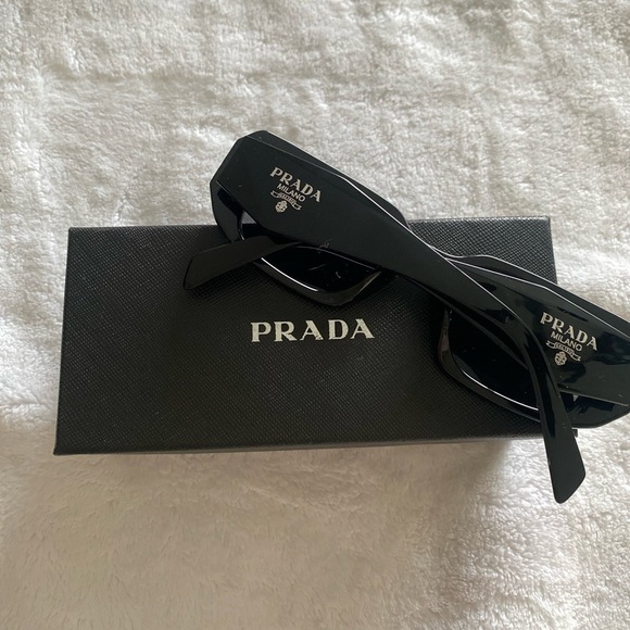 Unisex Symbole Prada sunglasses - Picture 5 of 5